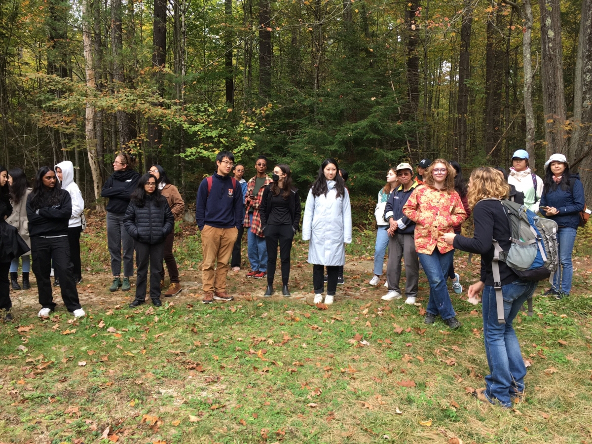 Image shows students on a field tour led by Greta VanScoy. Photo by Katharine Hinkle.